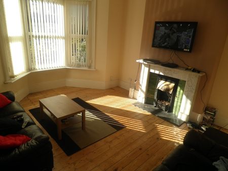 5 Bedroom House Simonside Terrace, near Chillingham Road - Photo 3