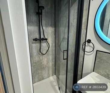 Studio to rent - Photo 6