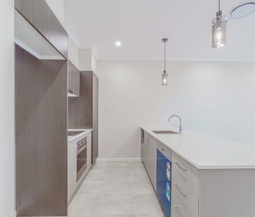 Brand New Modern 4 Bedder Family Home LOW priced set to be gone quick - Photo 1