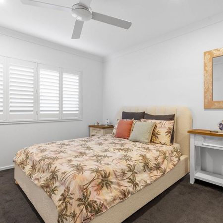 Stylish Four Bedroom Home - Photo 5