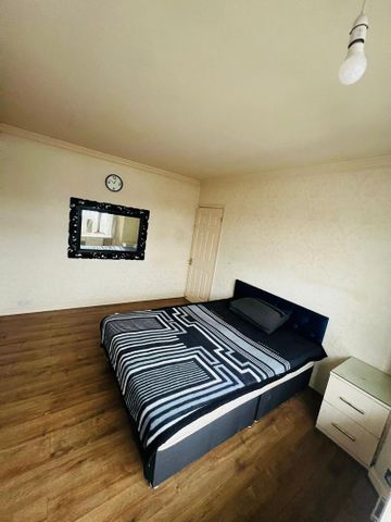 1 bedroom in a house share to rent - Photo 4