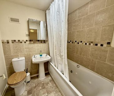 3 bedroom apartment to rent - Photo 6