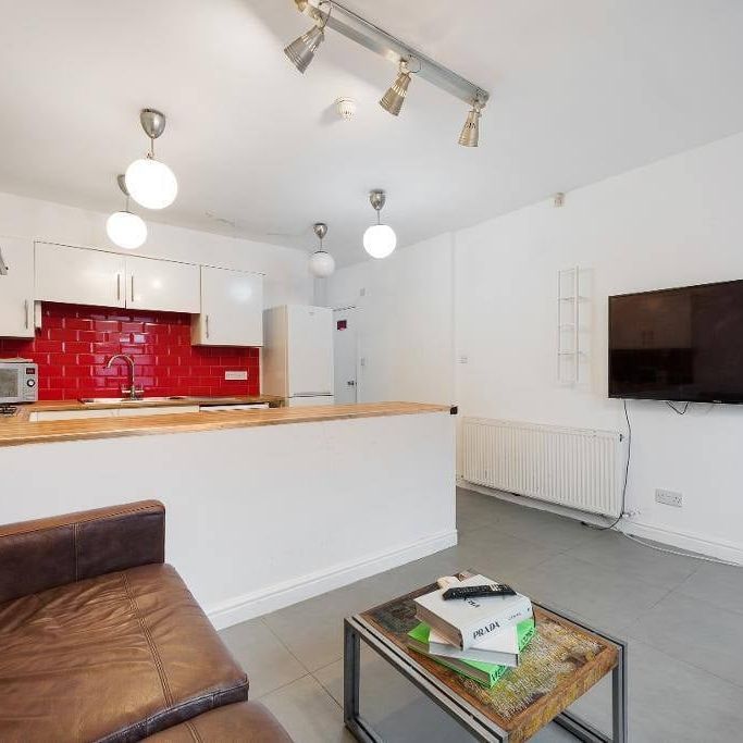 Room in a Shared House, Langworthy Road, M6 - Photo 1