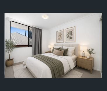 Stylish & Light-Filled Living in the Heart of Hamilton - Photo 3