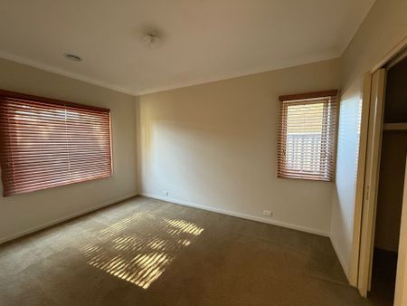 Charming 3-Bedroom East Facing Home in Burnside Heights - Photo 4
