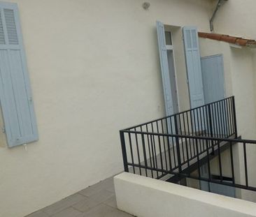 Appartement 3 pièces 55m2 MARSEILLE 12EME 943 euros - Photo 2