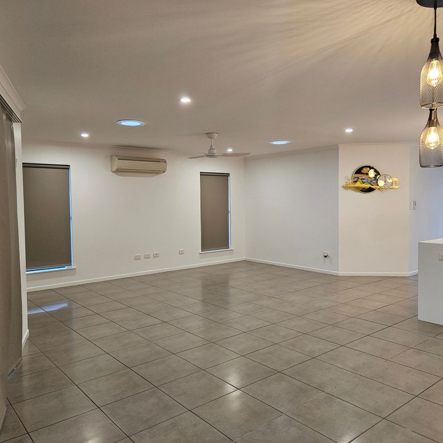 55 Canecutters Drive, Ooralea - Photo 1