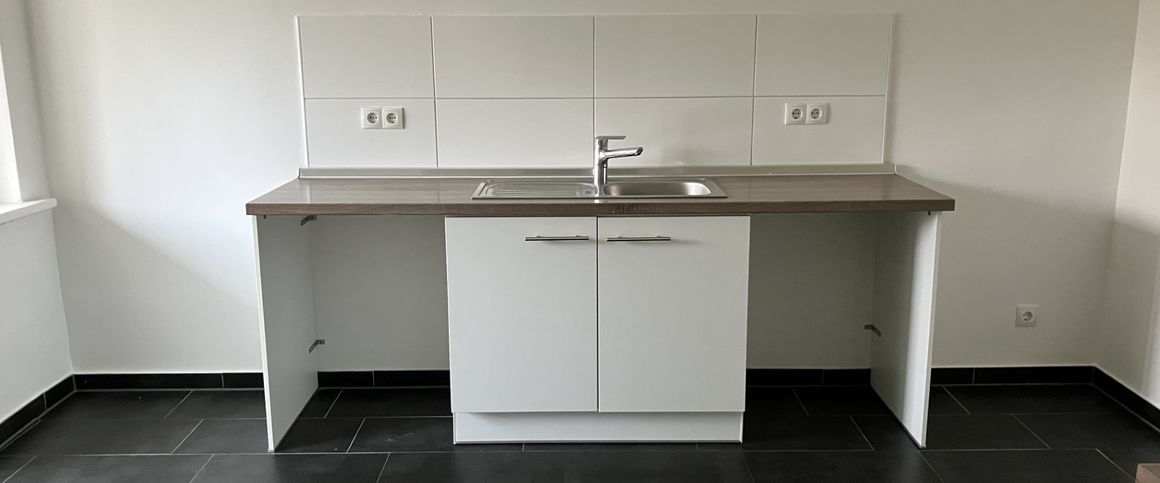 ++ Sanierte 2 Zimmer + Wohnküche + Duschbad mit Fenster + geschlossene Loggia++ - Foto 1