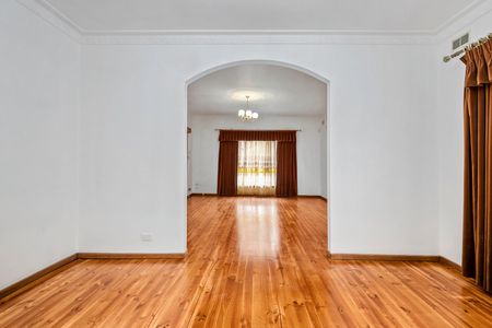 Register To View - Spacious Family Home In Central Seddon - Photo 4