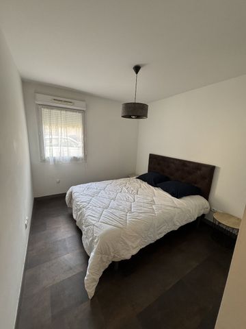 Location Appartement 2 pièces 45m² SETE 34200 - Photo 3