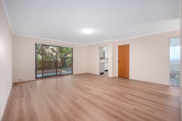 Dee Why, 2/24 Banksia Street - Photo 1