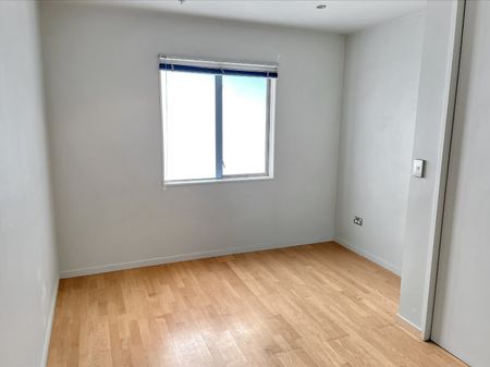 Spacious 3-Bedroom Apartment with Office - Photo 4