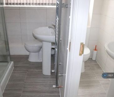 1 bedroom in a house share to rent - Photo 6