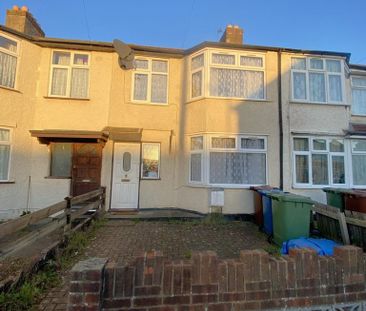 3 bedroom terraced house to rent - Photo 1