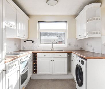 A delightful 3 bedroom mid-terrace property to rent in the popular ... - Photo 3