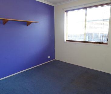 6 Ikara Close, Dunlop ACT 2615 - House For Rent | Domain - Photo 2