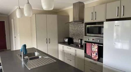 Great Family Home - Photo 2