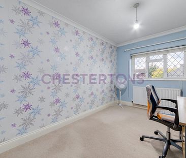 4 bedroom house in Chigwell - Photo 1