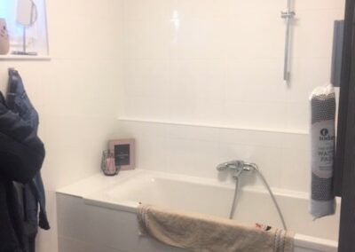 Moderne, Top Gepflegte 2 Zimmer Wohnung mit Terrasse und Garten in zentraler Lage - Photo 4