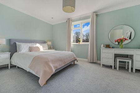 4 bedroom semi-detached house to rent - Photo 4