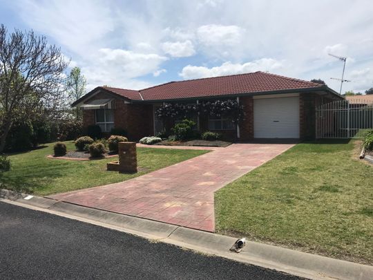 46 Macdonald Drive, 2350, Armidale Nsw - Photo 1