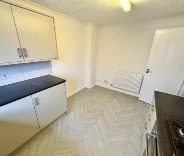 3 bedroom end of terrace house to rent - Photo 1