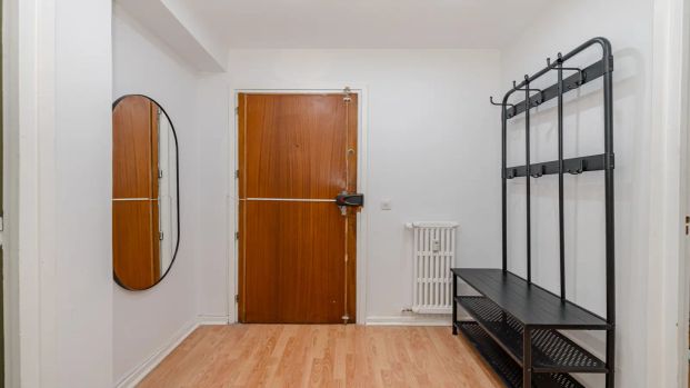 Room in a shared 5-bedroom apartment for rent in Hispanoamérica. - Foto 1