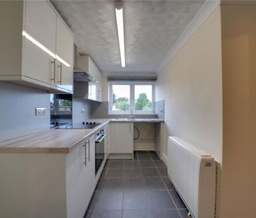 2 bedroom terraced house to rent - Photo 4