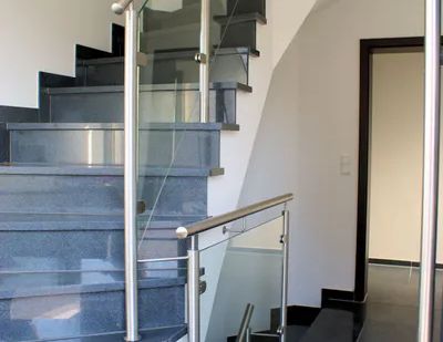 Erdgeschosswohnung mit Einbauküche, Erdwärme und Garten unbezahlbaren Blick - Foto 1