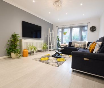 3 bedroom Semi-detached house to rent - Photo 1