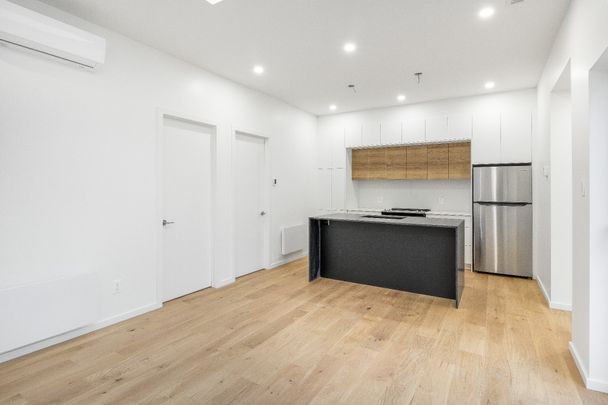 2138 Rue du Centre #103, Montréal (Le Sud-Ouest), H3K1J4 - Photo 1