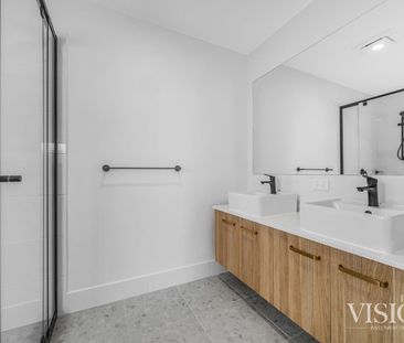 Near New Luxury Home with plenty of space in the convenient locatio... - Photo 2