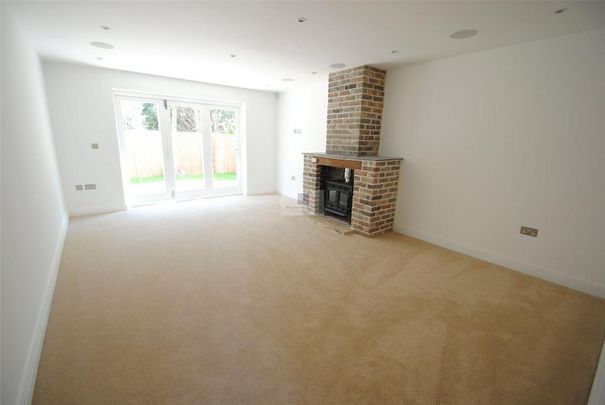 4 bedroom detached house to rent - Photo 1