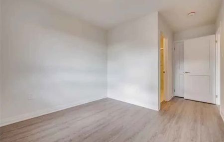 Two plus den townhouse for rent Cambridge - Photo 2