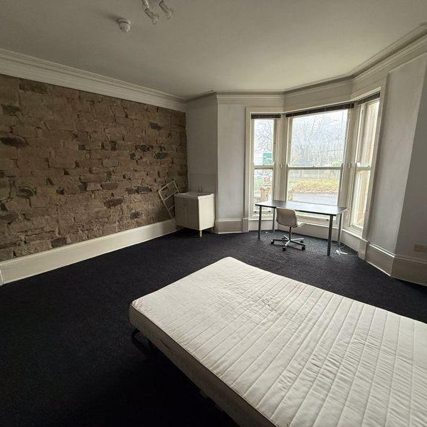 Mixed use to rent - Photo 1