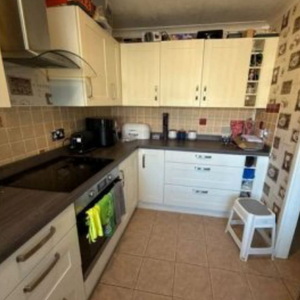 1 bedroom in a house share to rent - Photo 2