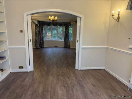 2 bedroom property to rent in Salford - Photo 5