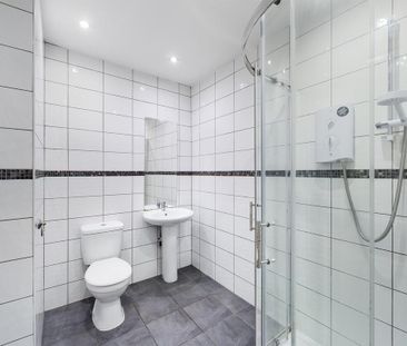 1 bedroom in a house share to rent - Photo 3