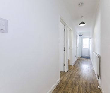 2 bedroom apartment to rent Gander Green Lane, Sutton, SM1 - Photo 2