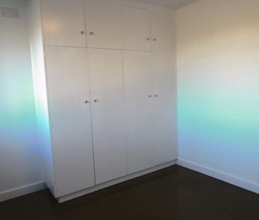 Modern ONE bedroom in an amazing location! - Photo 1