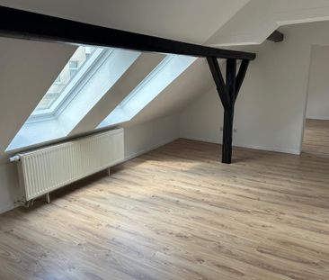 Gemütliche Dachgeschosswohnung mit Sichtbalken zu vermieten! - Photo 2