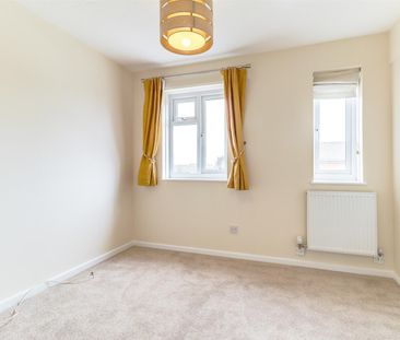 A 2 Bedroom House - Mid Terrace in Up Hatherley GL51 3FA - Photo 3
