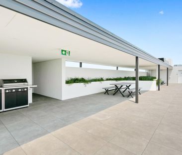 Luxury One Bedroom Apartment - Photo 4