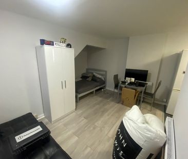 Studio Flat, Linden House, NW10 - Photo 3