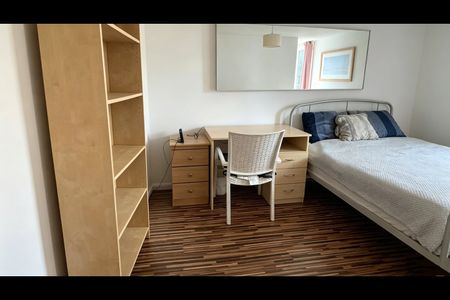Room in a Shared Flat, Trinity Court, M15 - Photo 2