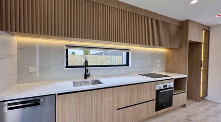 Modern Two-Bedroom, Two-Bathroom Home in Prime Birkdale Location - Photo 3