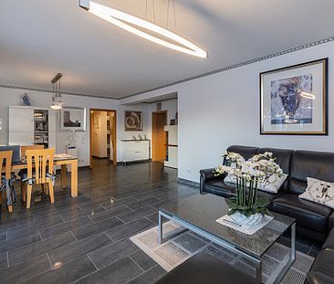Moderne und großzügige Wohnung mit Einbauküche und XXL - Terrasse im Zentrum von Dülken! - Photo 1