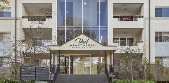 Prime Inner City Living: Spacious Two-Bedroom Apartment with Scenic Views - Photo 2
