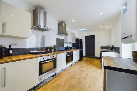 1 bedroom in a house share to rent - Photo 5