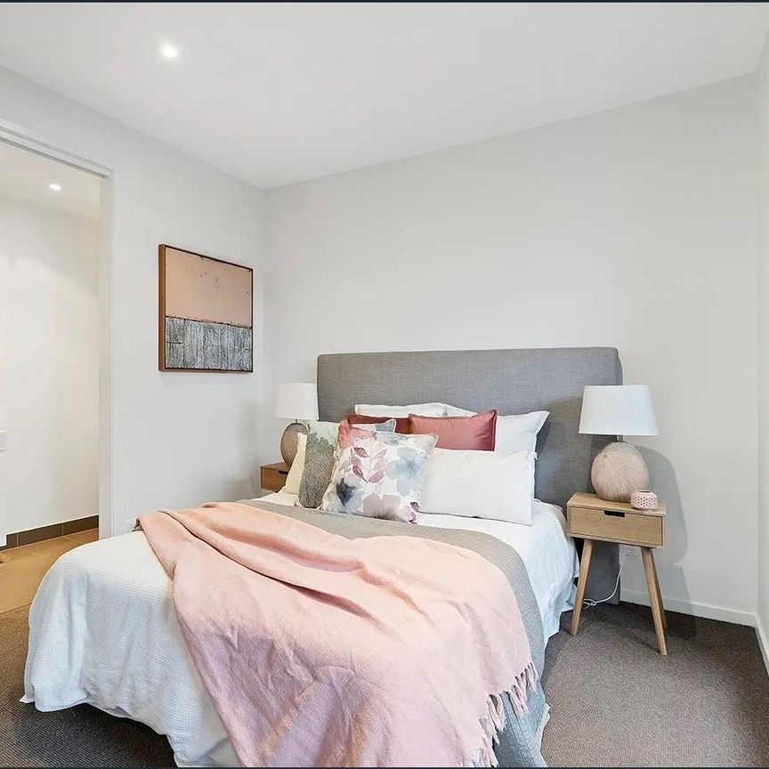 TWO BEDROOM APARTMENT IN SOUGHT AFTER DEVELOPMENT ON YORK STREET! - Photo 1